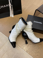 HIGH HEELS 8CM BOOTS IN WHITE MIX BLACK CALFSKIN WITH PEARL CHAIN