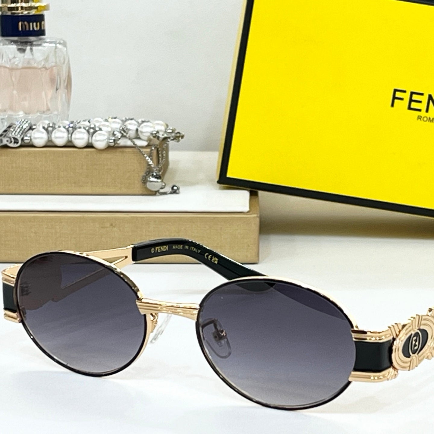 FIRST CRYSTAL CHUNKY OVAL FRAME SUNGLASSES SL7040 IN METAL