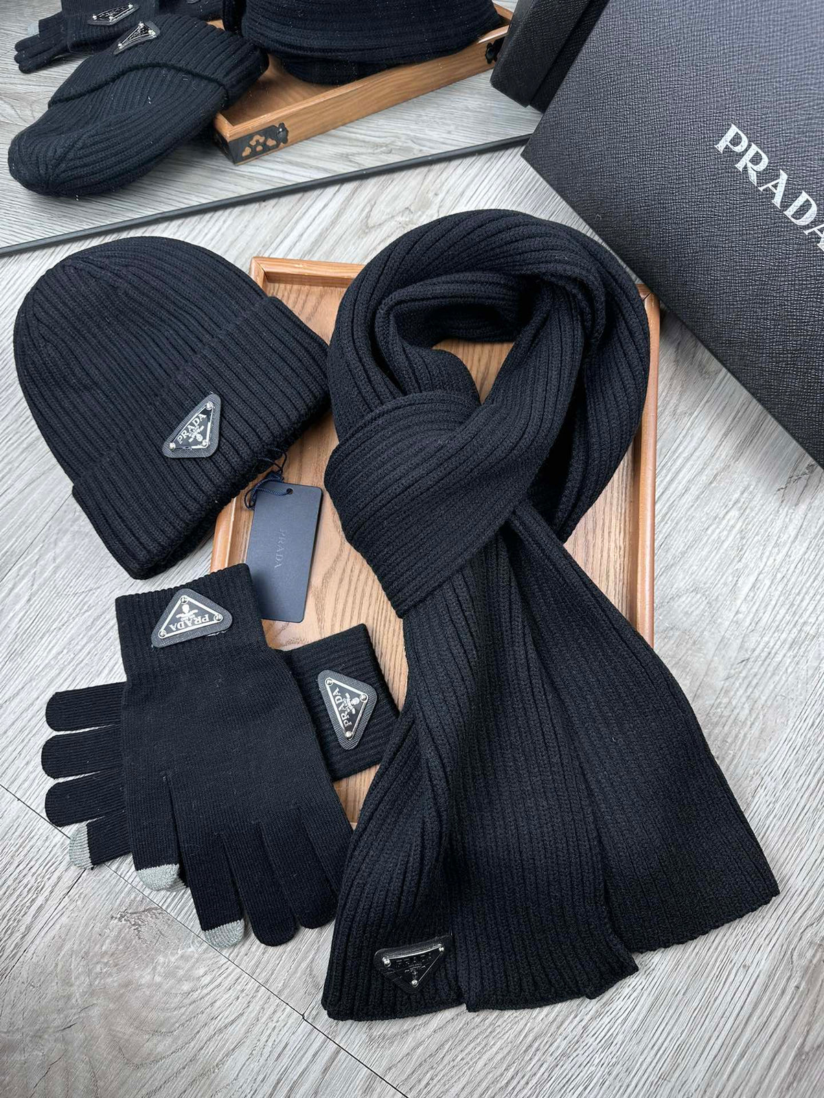 THREE-PIECES SET IN BLACK WOOL AND ACRYLIC 406558