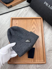 BEANIE HAT IN CHARCOAL GRAY WOOL 332391
