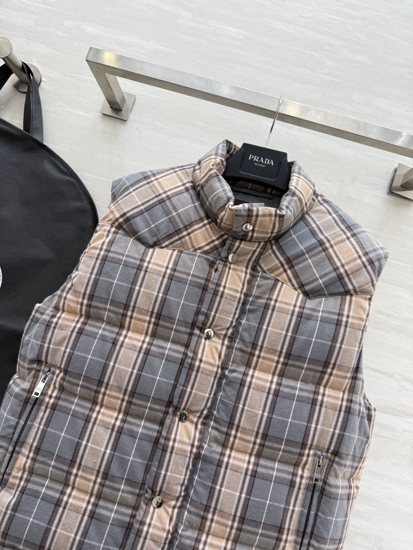 PRADA 25S PLAID DOWN VEST 512