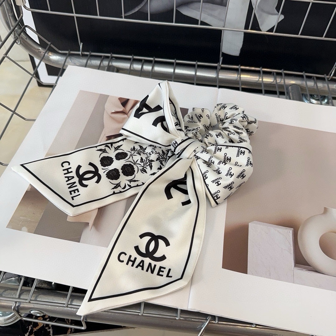 WHITE WRINKLED SILK SCRUNCHIE 432868