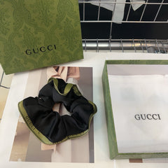 SCRUNCHIE IN BLACK AND GREEN TRIM SILK 432904