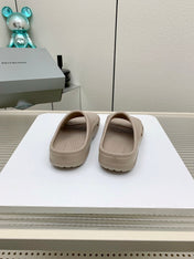 POOL CROCS IN HILLARY BROWN RUBBER