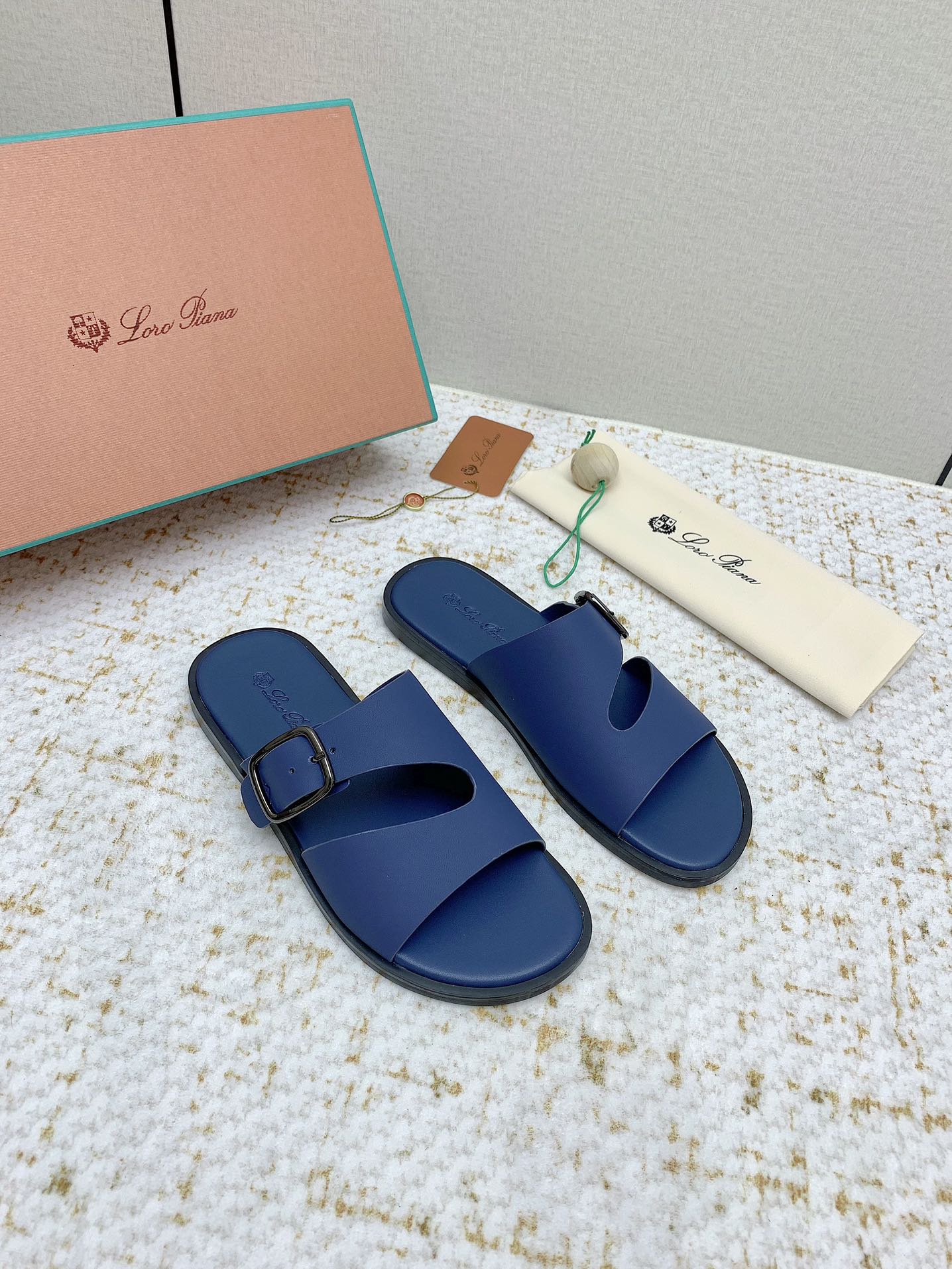 SANDALS IN CLASSIC BLUE CALFSKIN