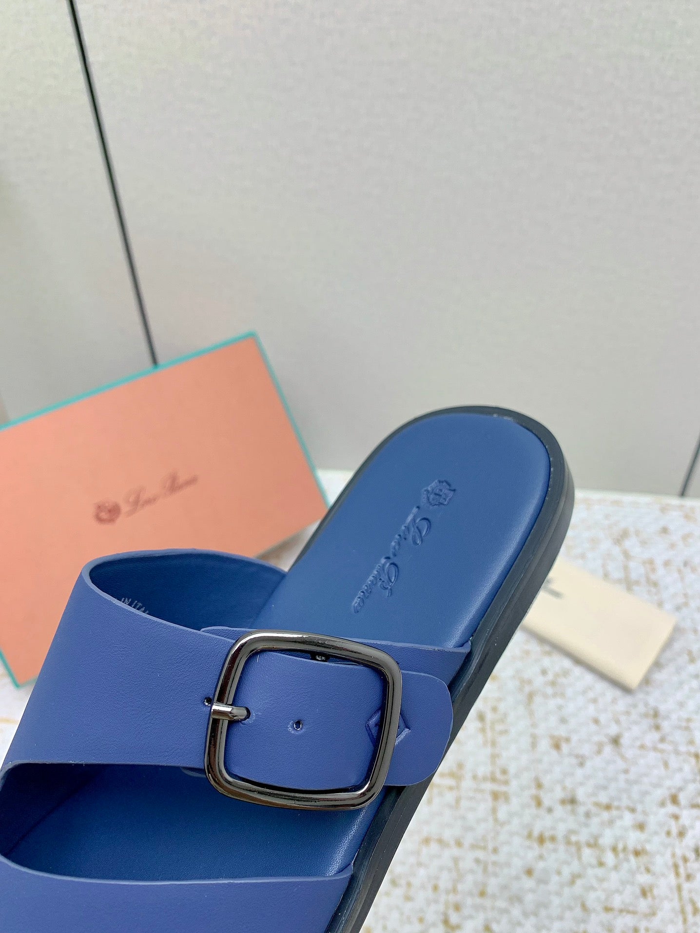 SANDALS IN CLASSIC BLUE CALFSKIN