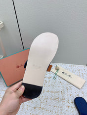 SANDALS IN CLASSIC BLUE CALFSKIN