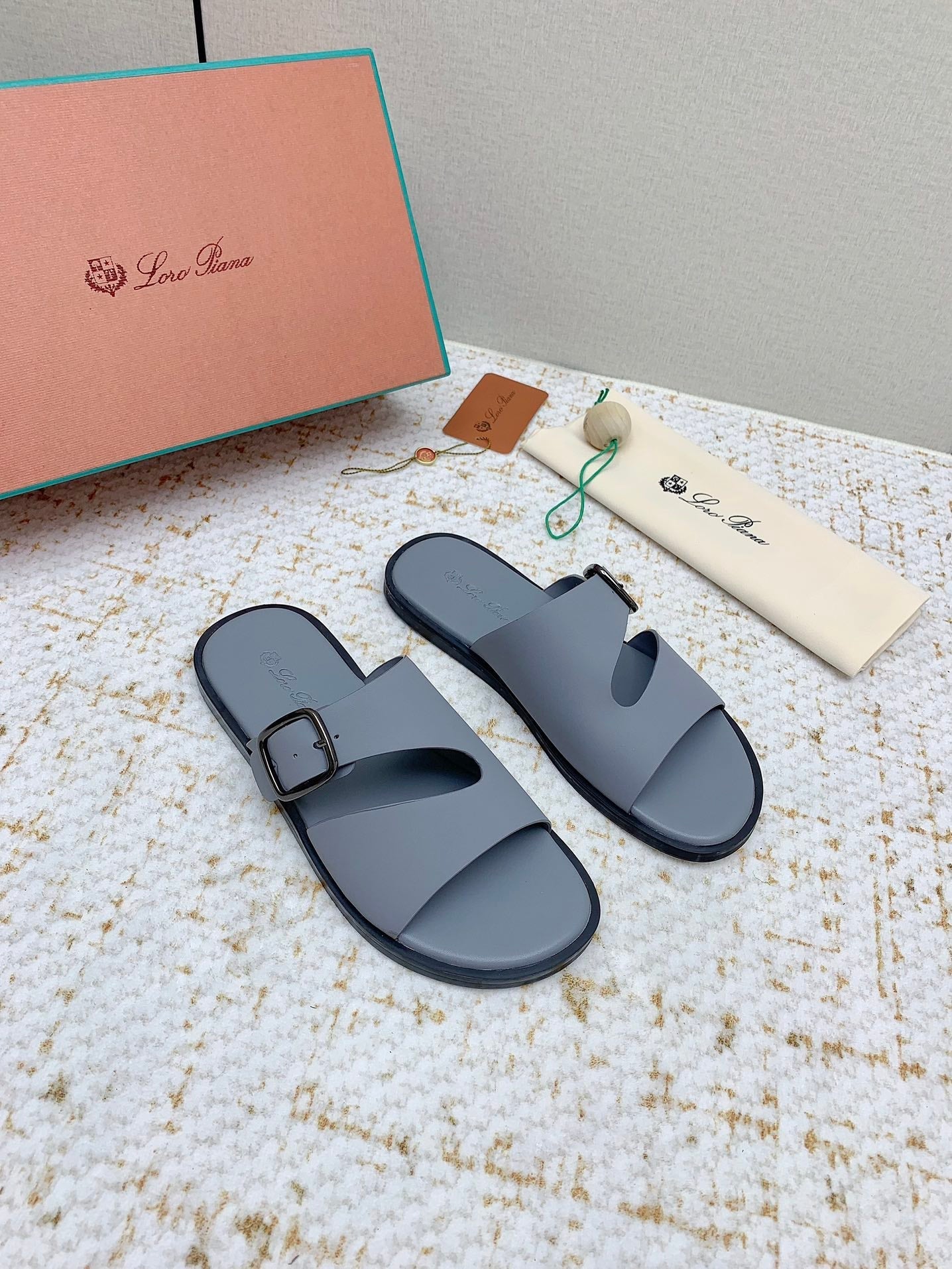 SANDALS IN GREY CALFSKIN