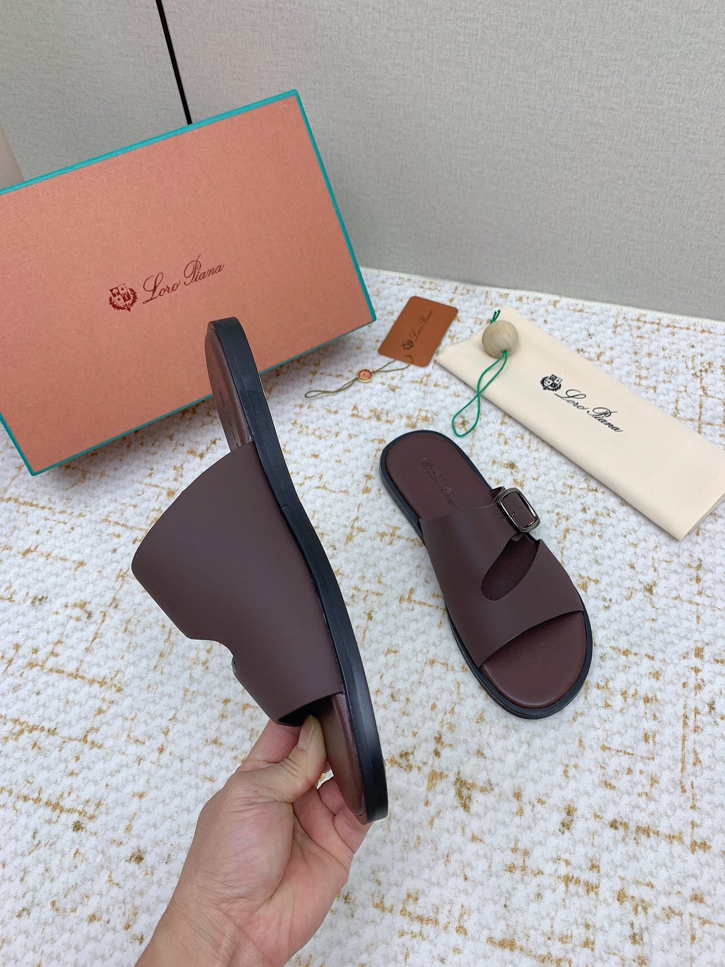 SANDALS IN BROWN CALFSKIN