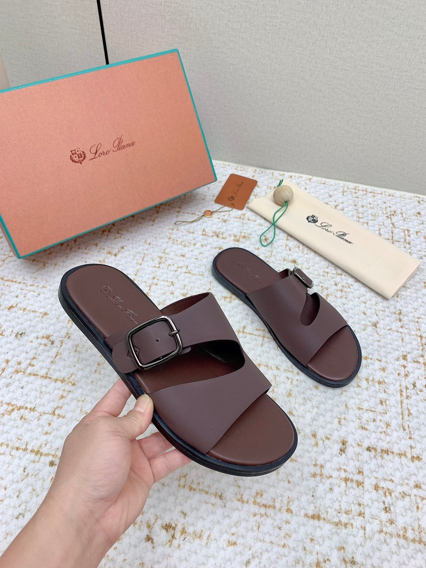 SANDALS IN BROWN CALFSKIN