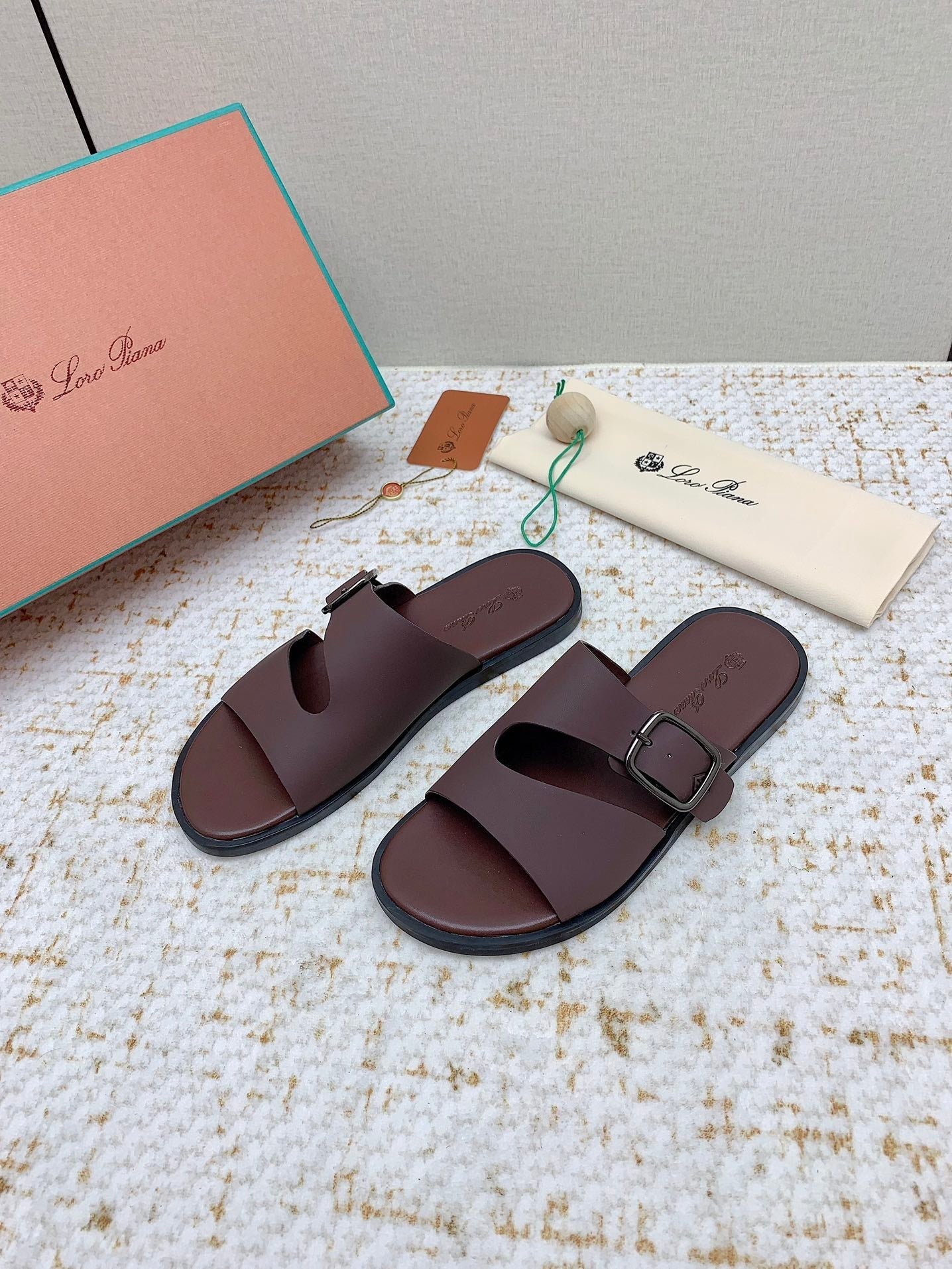 SANDALS IN BROWN CALFSKIN