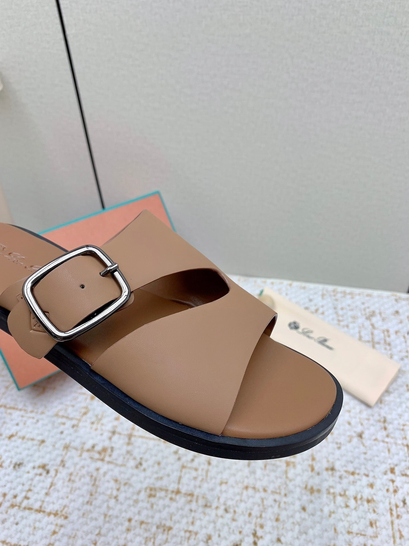 SANDALS IN LIGHT BROWN CALFSKIN