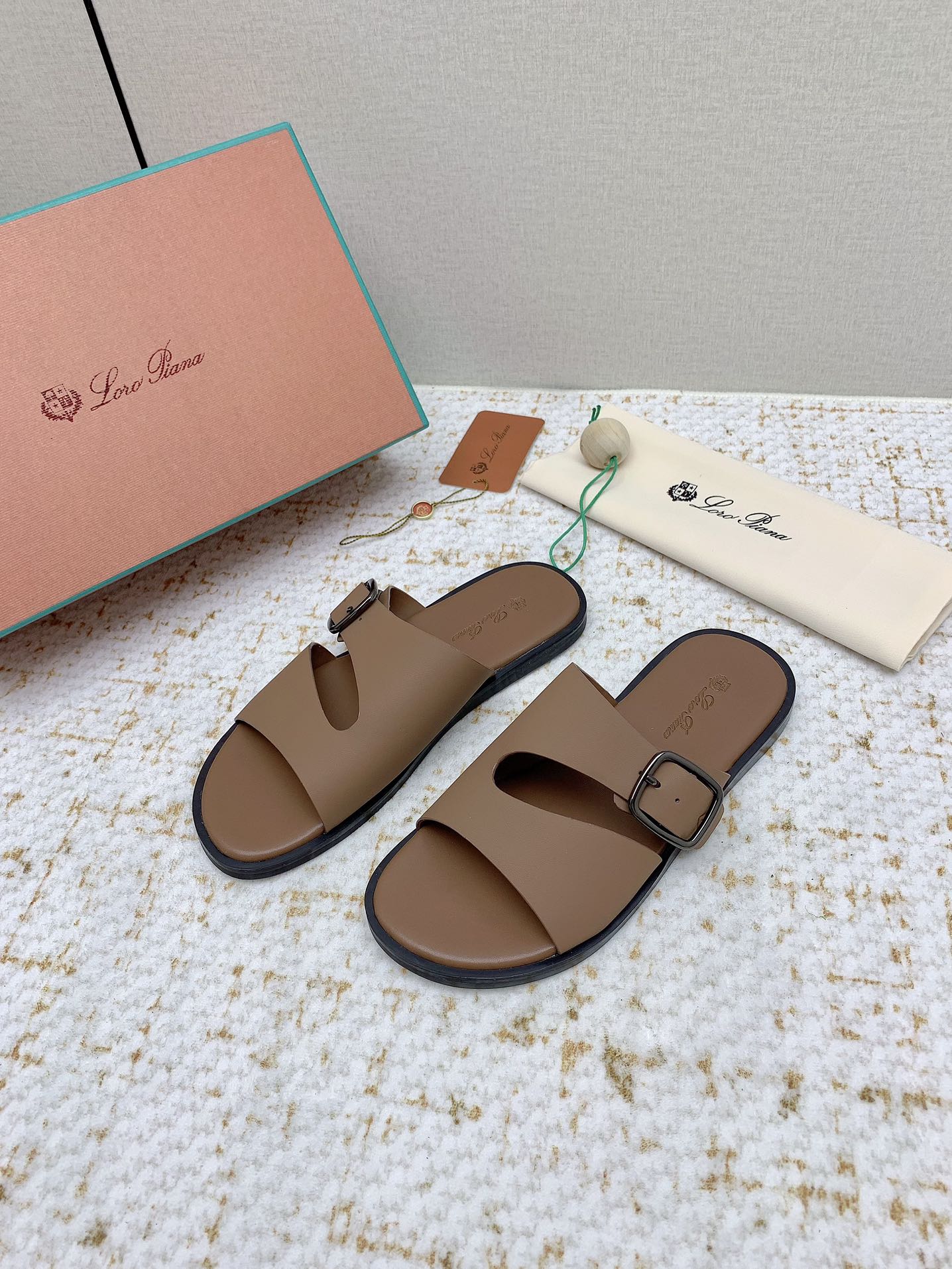 SANDALS IN LIGHT BROWN CALFSKIN