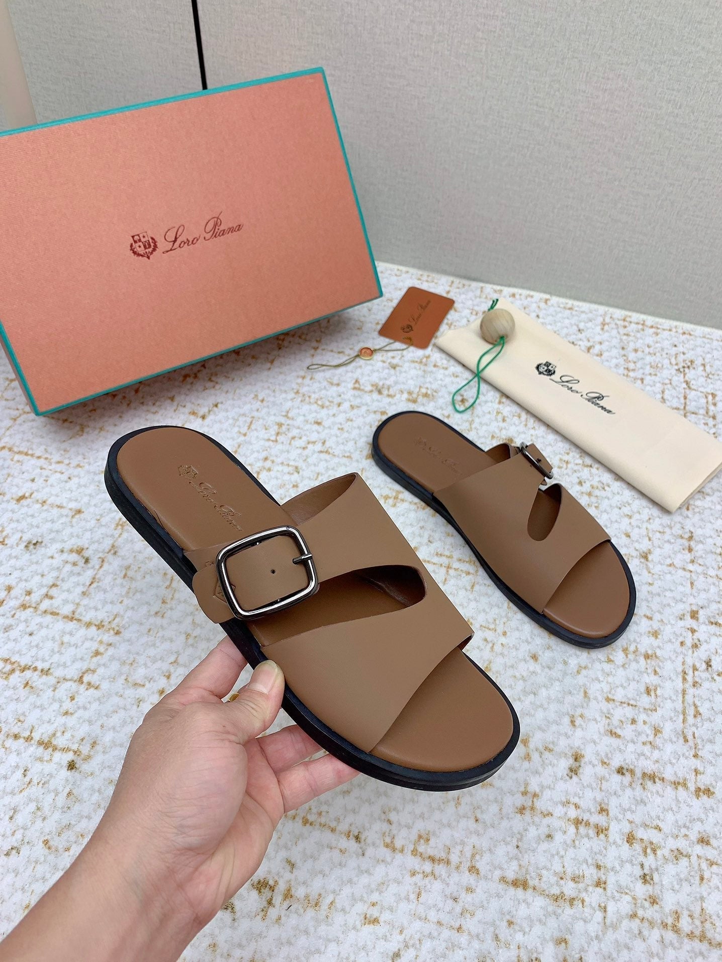 SANDALS IN LIGHT BROWN CALFSKIN