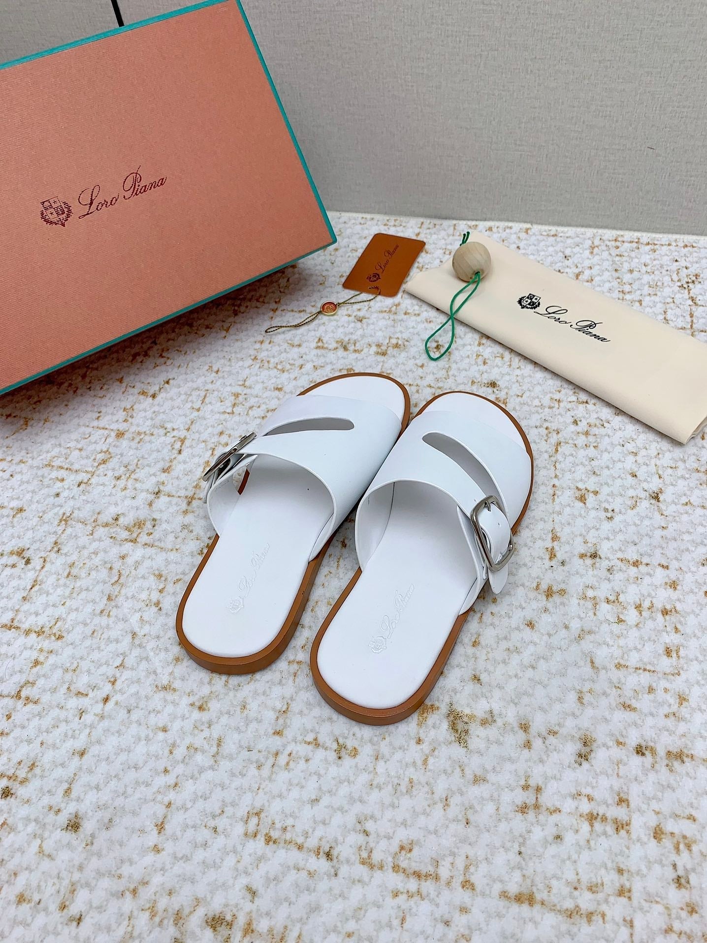 SANDALS IN WHITE CALFSKIN