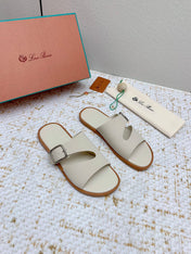 SANDALS IN CREAM WHITE CALFSKIN