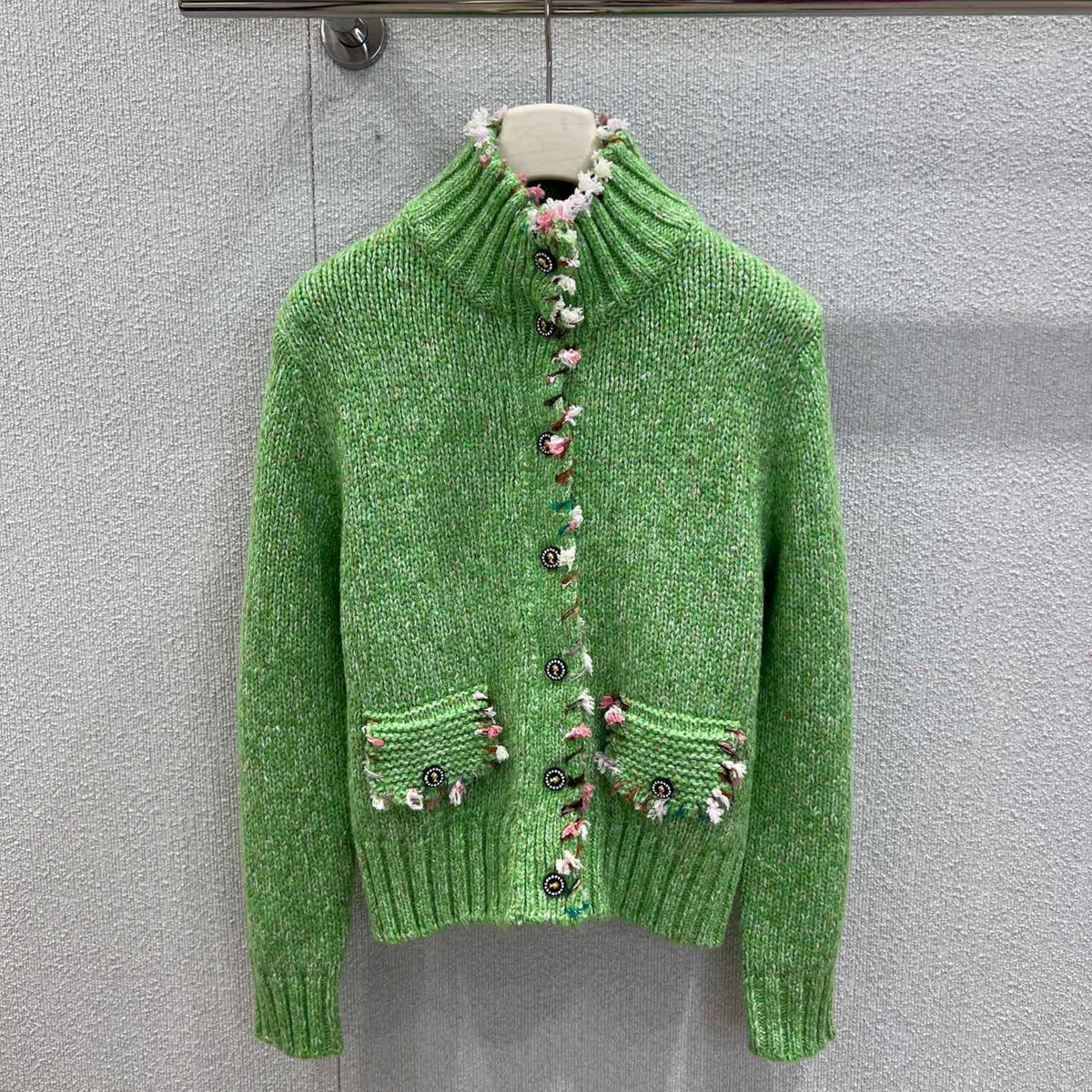 CHANEL 25S KNITTED CARDIGAN 233199