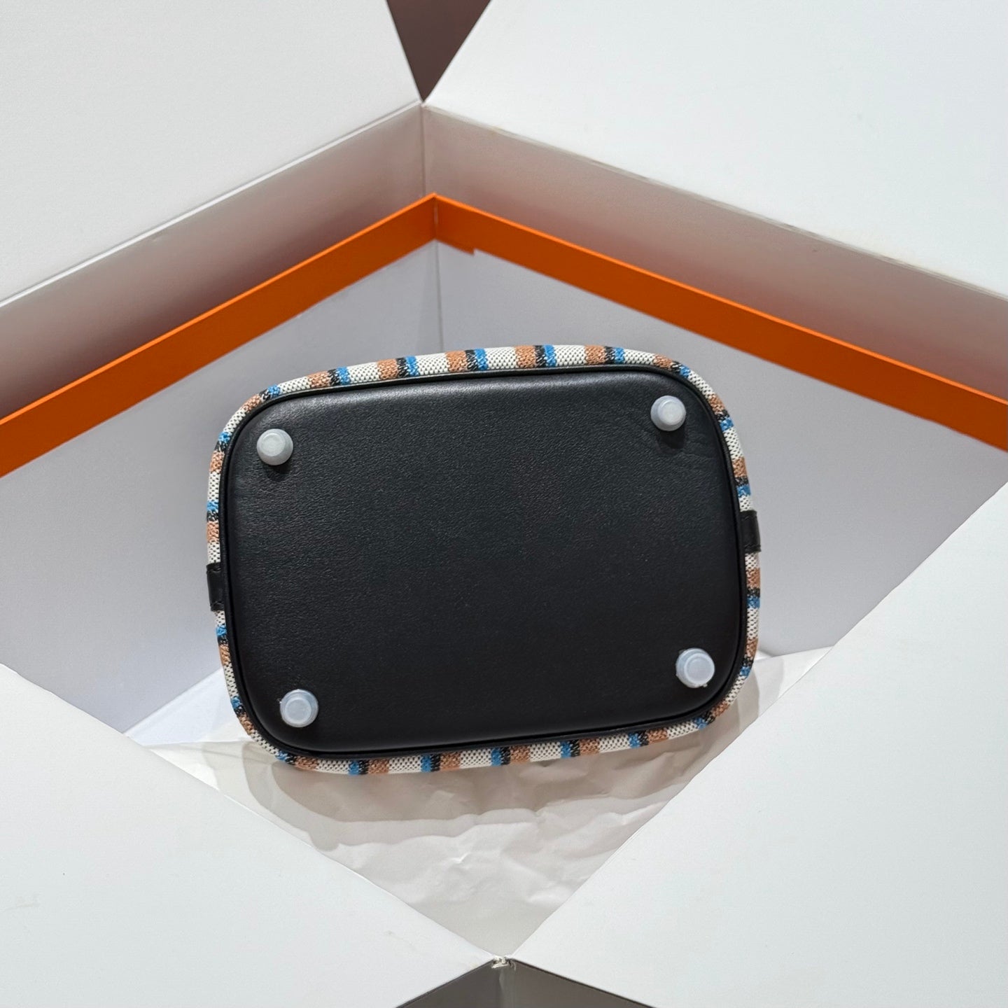 PICOTIN LOCK 18 BAG IN BLACK CALFSKIN ÉCRU/NOIR/FAUVE/NOIR/BLEU ZANZIBAR EMBROIDERY CANVAS