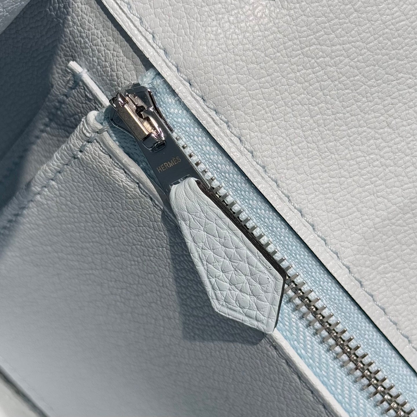 HERMES 25S MEDIUM BIRKIN 25 IN CLOUD BLUE CALFSKIN SILVER HARDWARE