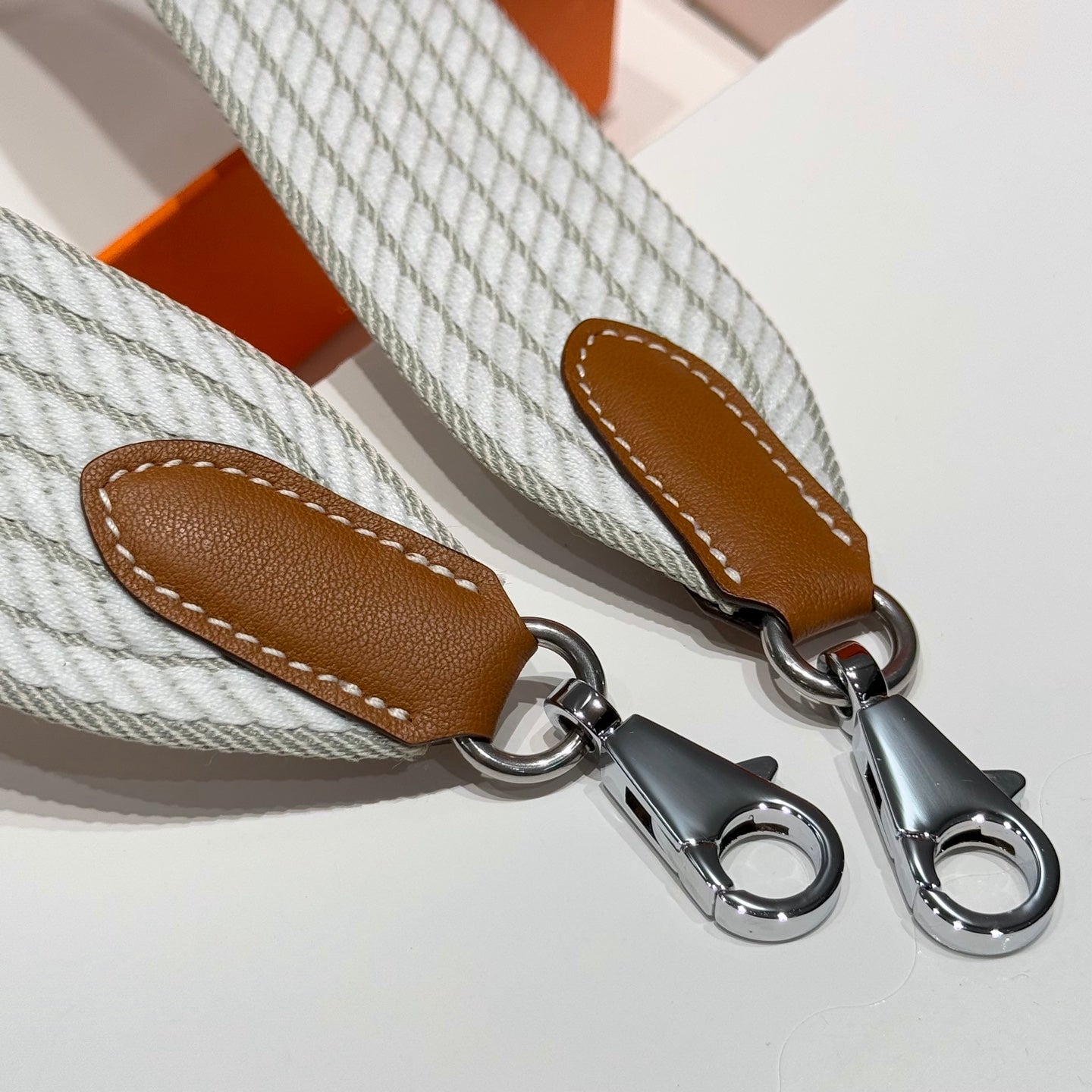 25S HERMES BAG STRAP GRAY AND WHITE PATTERN 85 IN CANVAS SILVER HARDWARE