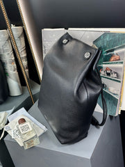 PEBBLE HOBO 40 IN BLACK SUPPLE GRAINED CALFSKIN