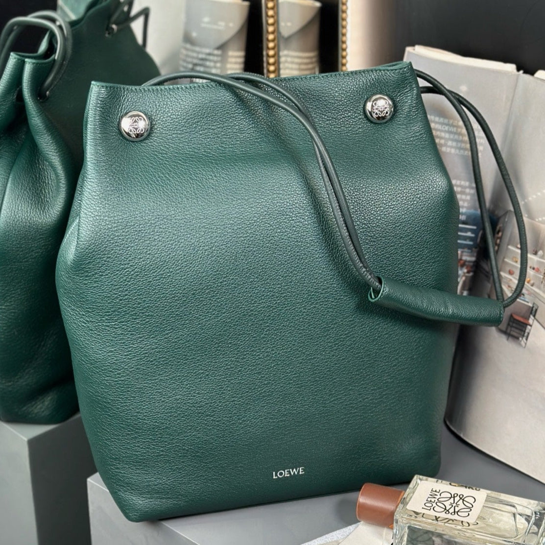 PEBBLE HOBO 40 IN GREEN FOREST SUPPLE GRAINED CALFSKIN