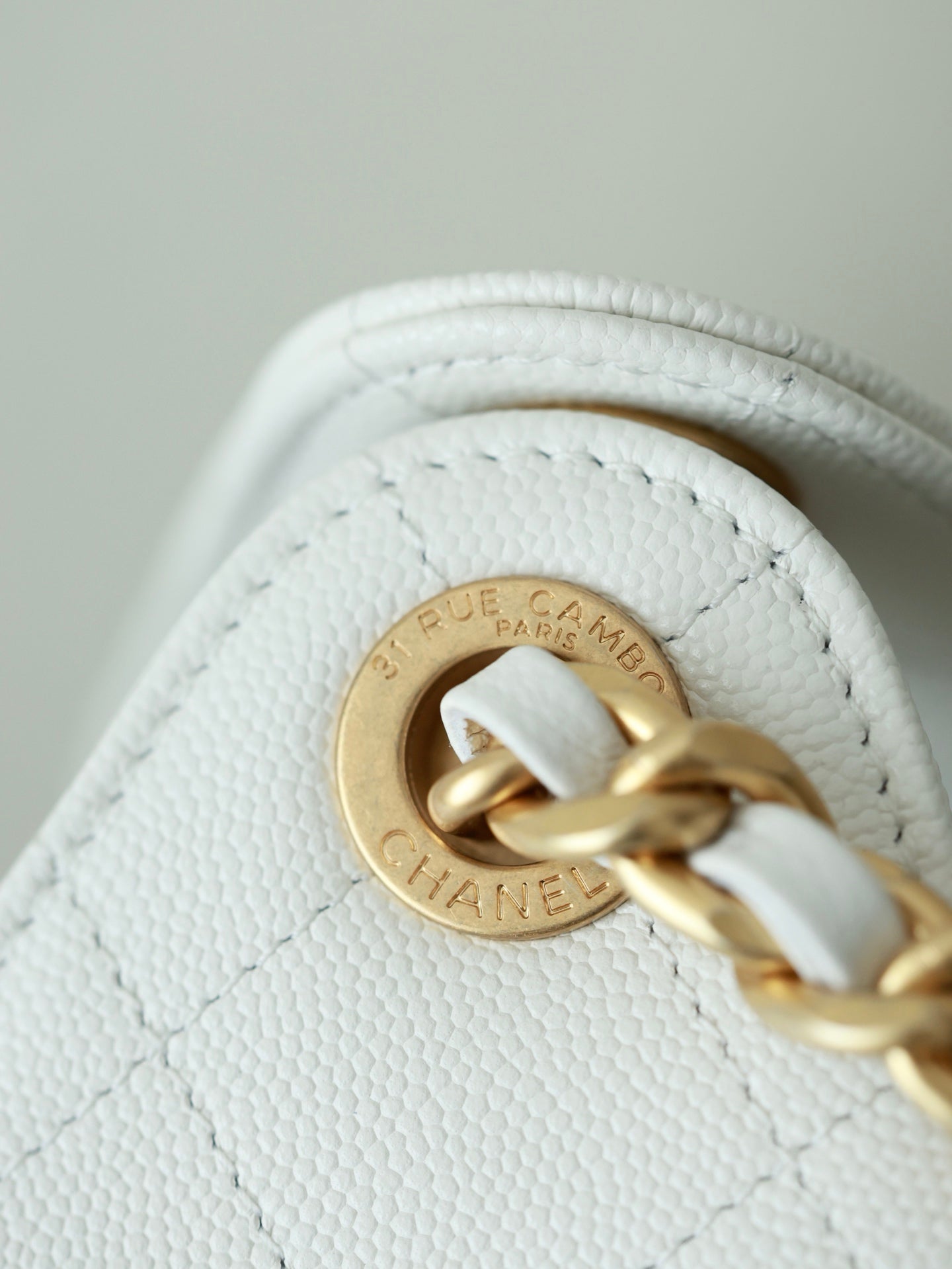 CHANEL 25S HOBO BAG 30 CM IN WHITE LAMBSKIN WITH GOLD HARDWARE