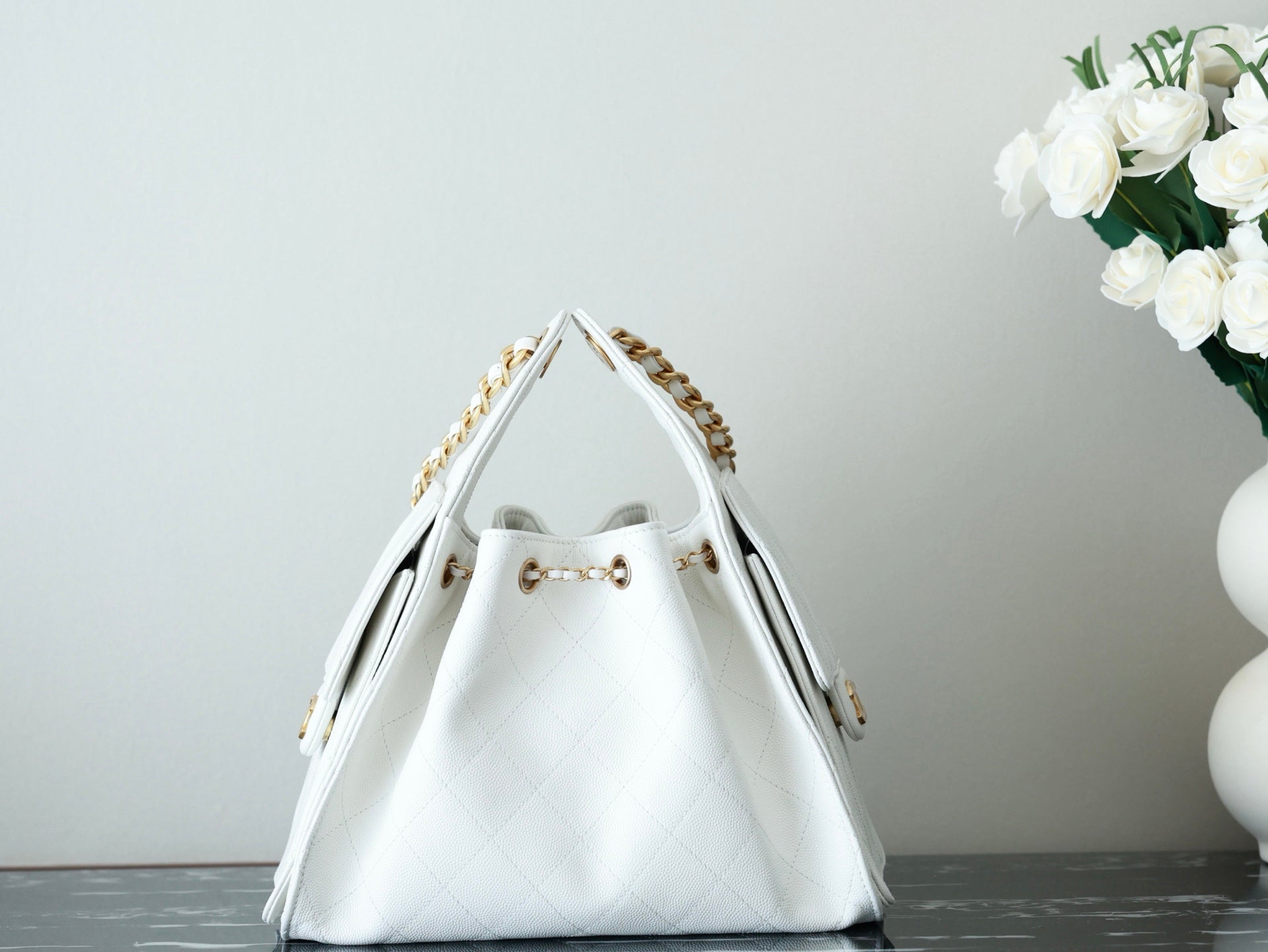 CHANEL 25S HOBO BAG 30 CM IN WHITE LAMBSKIN WITH GOLD HARDWARE