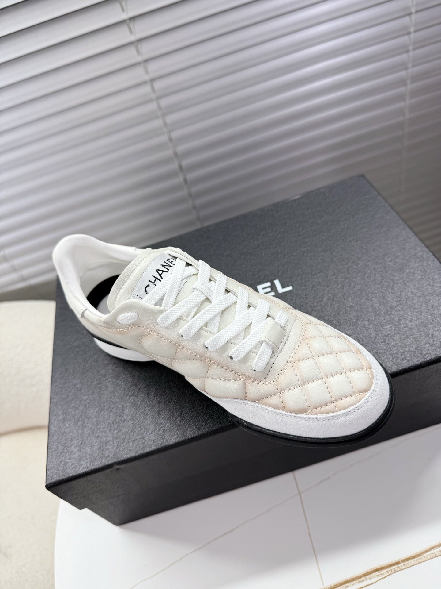 CHANEL 25S TRAINERS WHITE AND LIGHT CORAL IN CALFSKIN