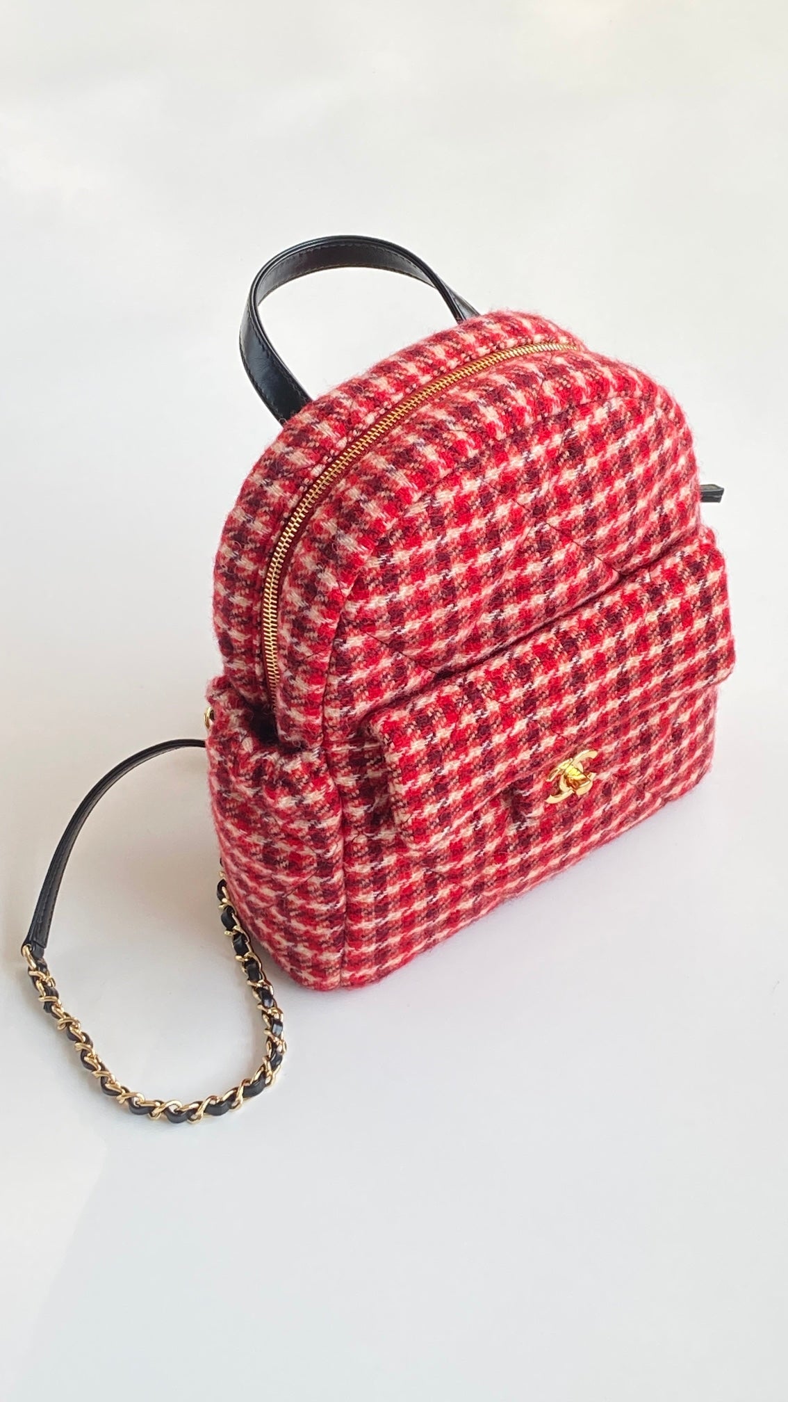 CHANEL 25S BACKPACK 28 CM IN RED TWEED WITH GOLD HARDWARE