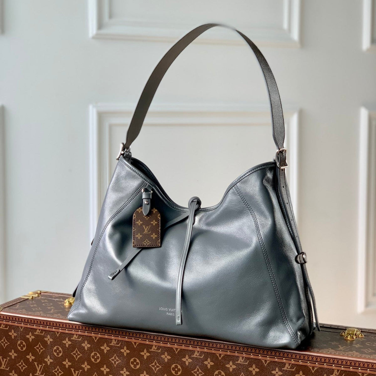 CARRYALL DARK 39 IN GREY LAMBSKIN BROWN MONOGRAM TAG