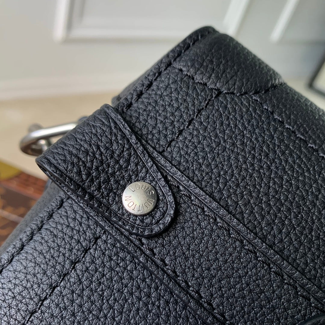 SOUL TRUNK 19 IN BLACK CALFSKIN SILVER HARDWARE