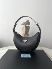 PRA ARQUÉ 22 SHOULDER BAG IN BLACK LEATHER