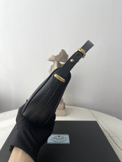 PRA ARQUÉ 22 SHOULDER BAG IN BLACK LEATHER