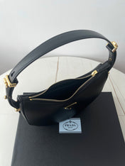 PRA ARQUÉ 22 SHOULDER BAG IN BLACK LEATHER