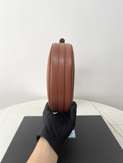 PRA ARQUÉ 22 SHOULDER BAG IN COGNAC BROWN LEATHER