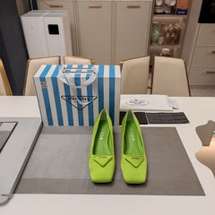 TRIANGLE LOGO PUMPS IN APPLE GREEN SATIN