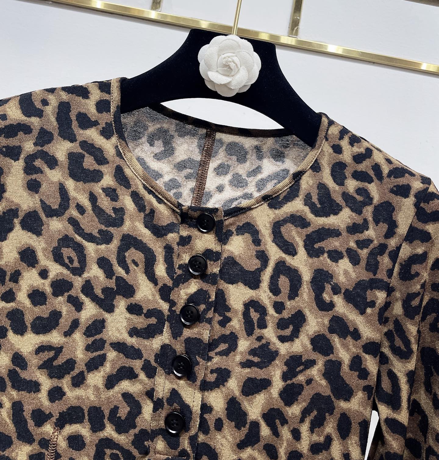 YSL 25S FITTED T-SHIRT STYLE 204