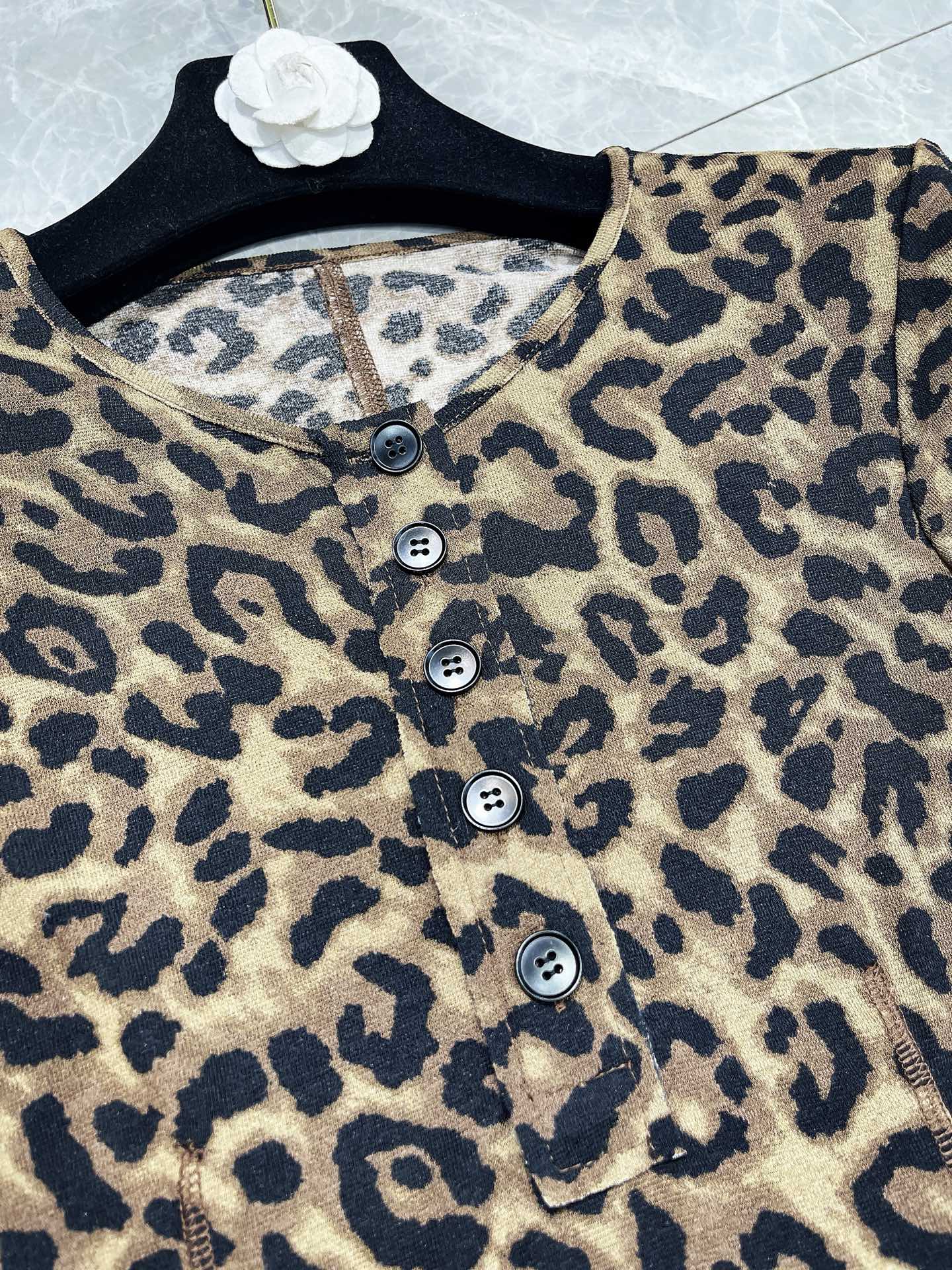 YSL 25S FITTED T-SHIRT STYLE 204