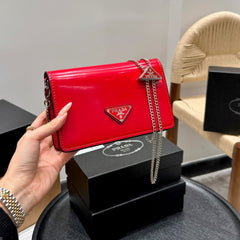 FLAP CLOSURE WALLET ON CHAIN 19 IN RED PATENT NAPPA LEATHER