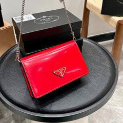 FLAP CLOSURE WALLET ON CHAIN 19 IN RED PATENT NAPPA LEATHER