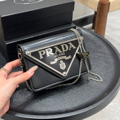 TRIANGLE LOGO WALLET ON CHAIN 19 IN BLACK SAFFIANO LEATHER