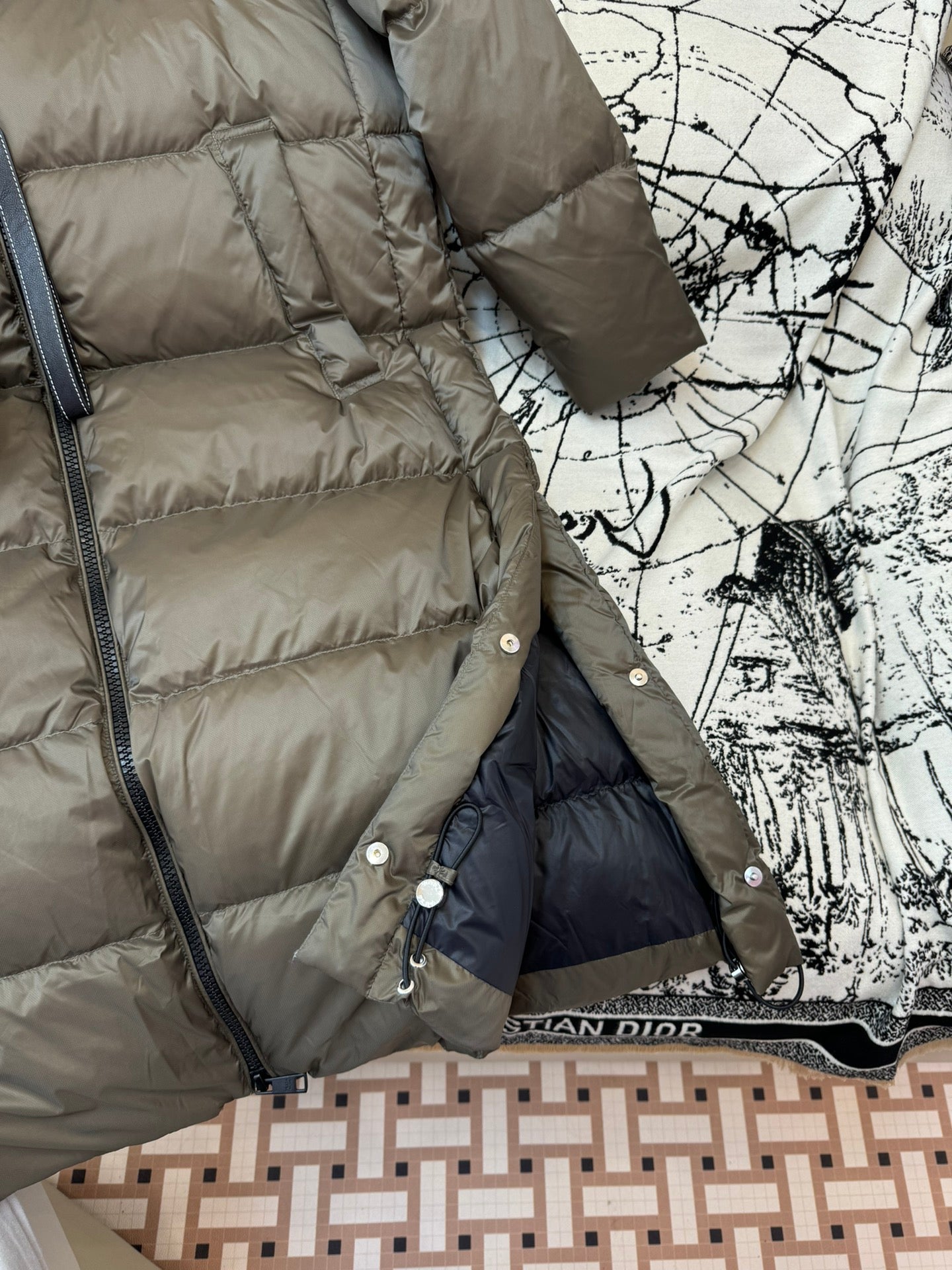 PRADA 25S DOWN JACKET 444