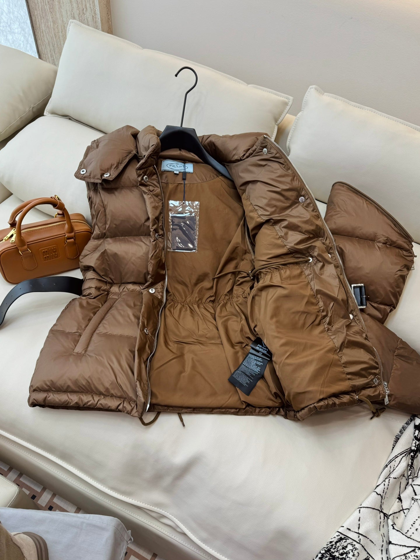 PRADA 25S DOWN COAT 311