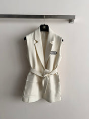 CHANEL 26S SLEEVELESS BLAZER 709