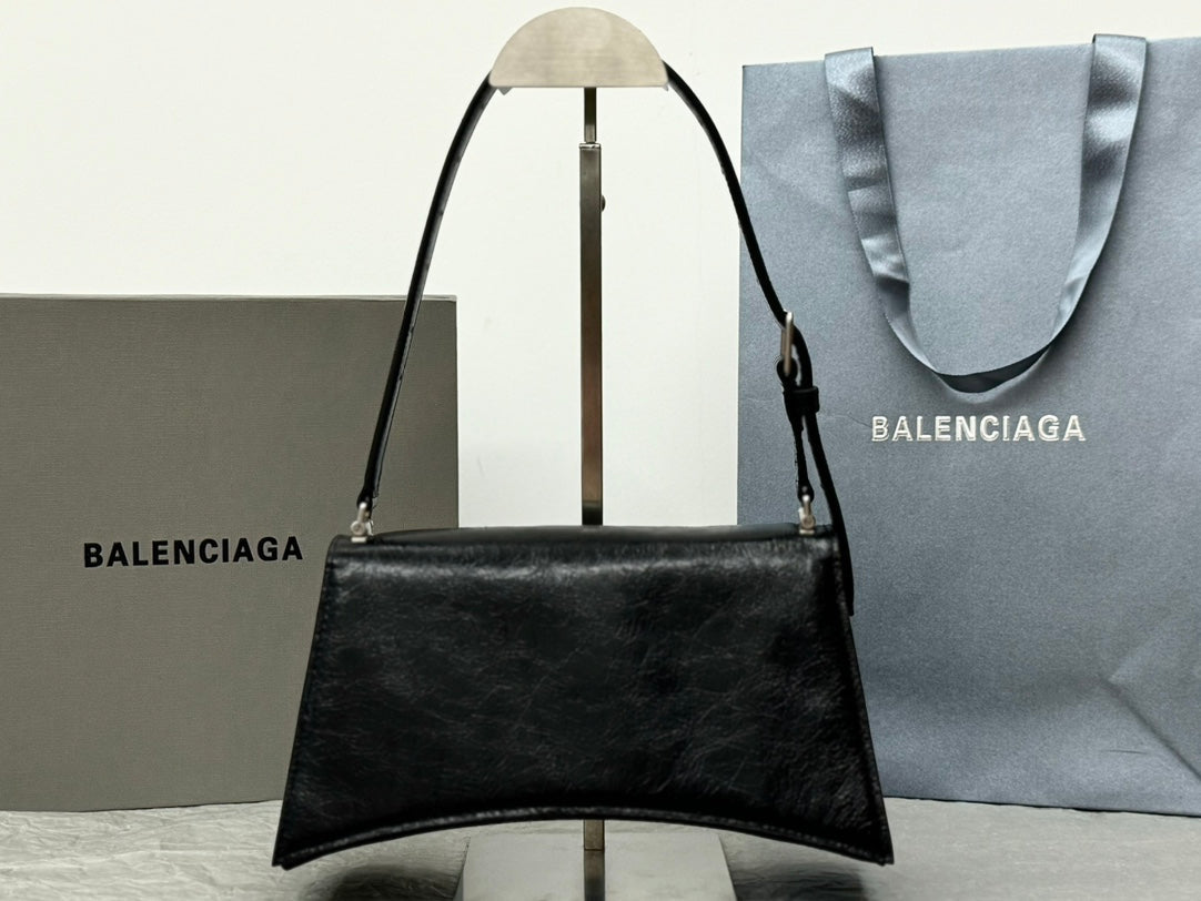 CRUSH SHOULDER BAG 25 IN BLACK CRUSHED CALFSKIN LEATHER STRAP SILVER HARDWARE