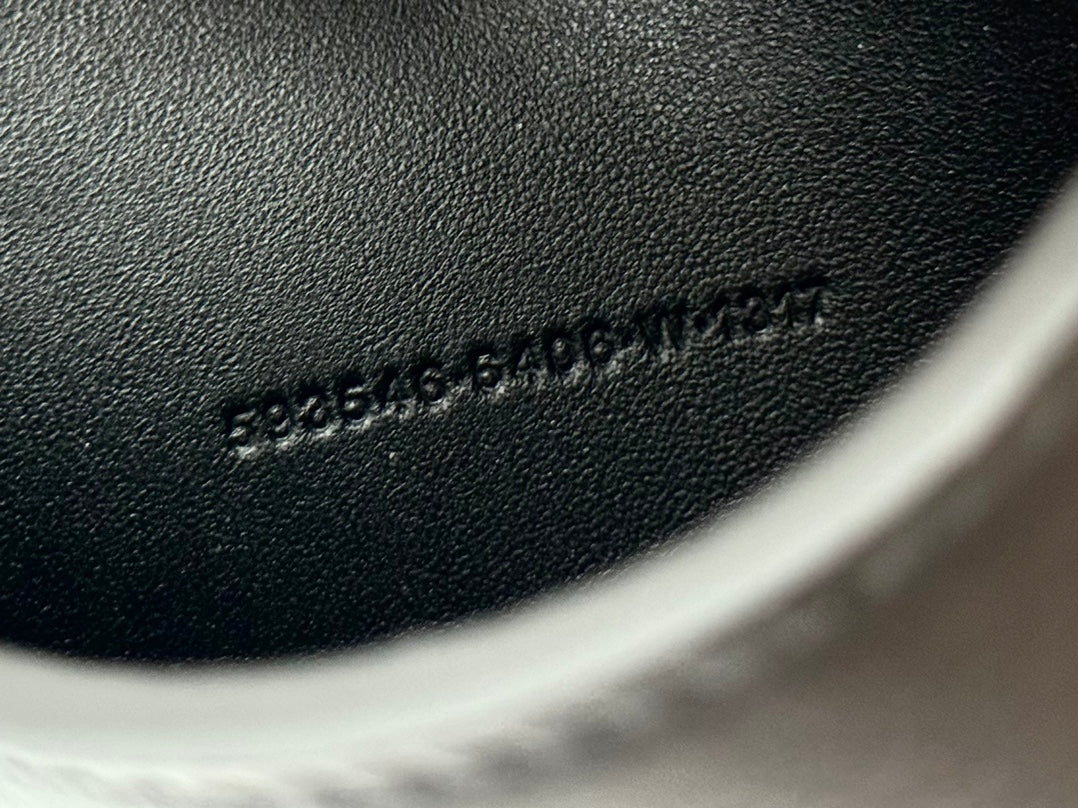 DOWNTOWN M CROSSBODY BAG 32 IN BLACK SOFT LAMBSKIN