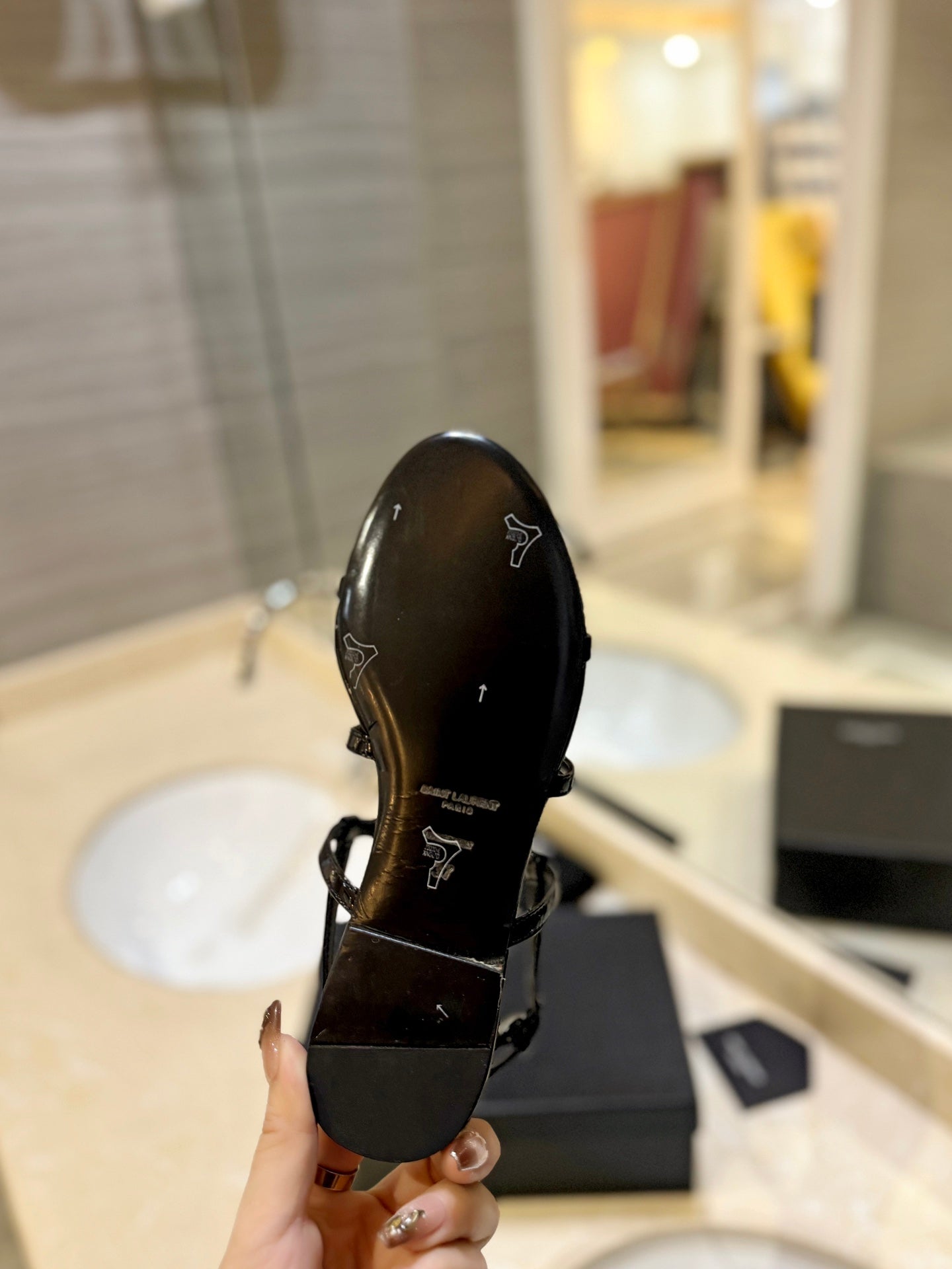 SL CASSANDRA FLAT SANDALS BLACK POLISHED CALFSKIN