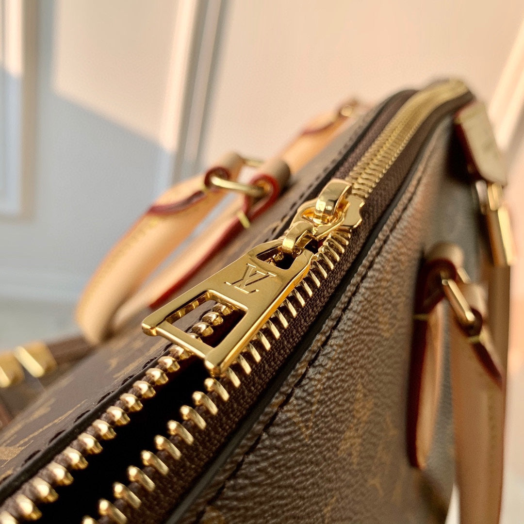 BOÉTIE PM TOTE 25 IN BROWN MONOGRAM COATED CANVAS AND CALFSKIN