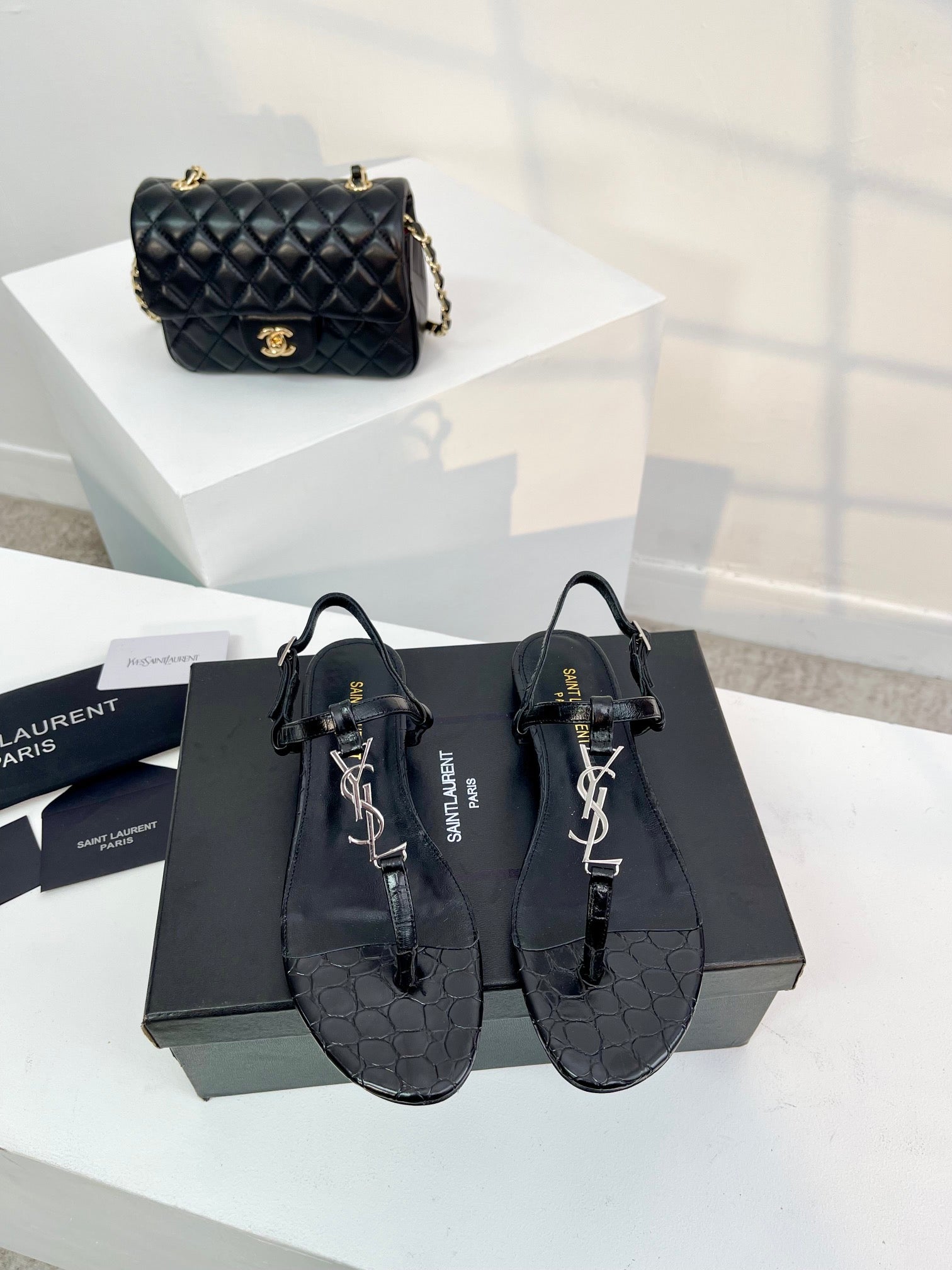 SL Cassandra Croc-Embossed Thong Sandals Black Leather